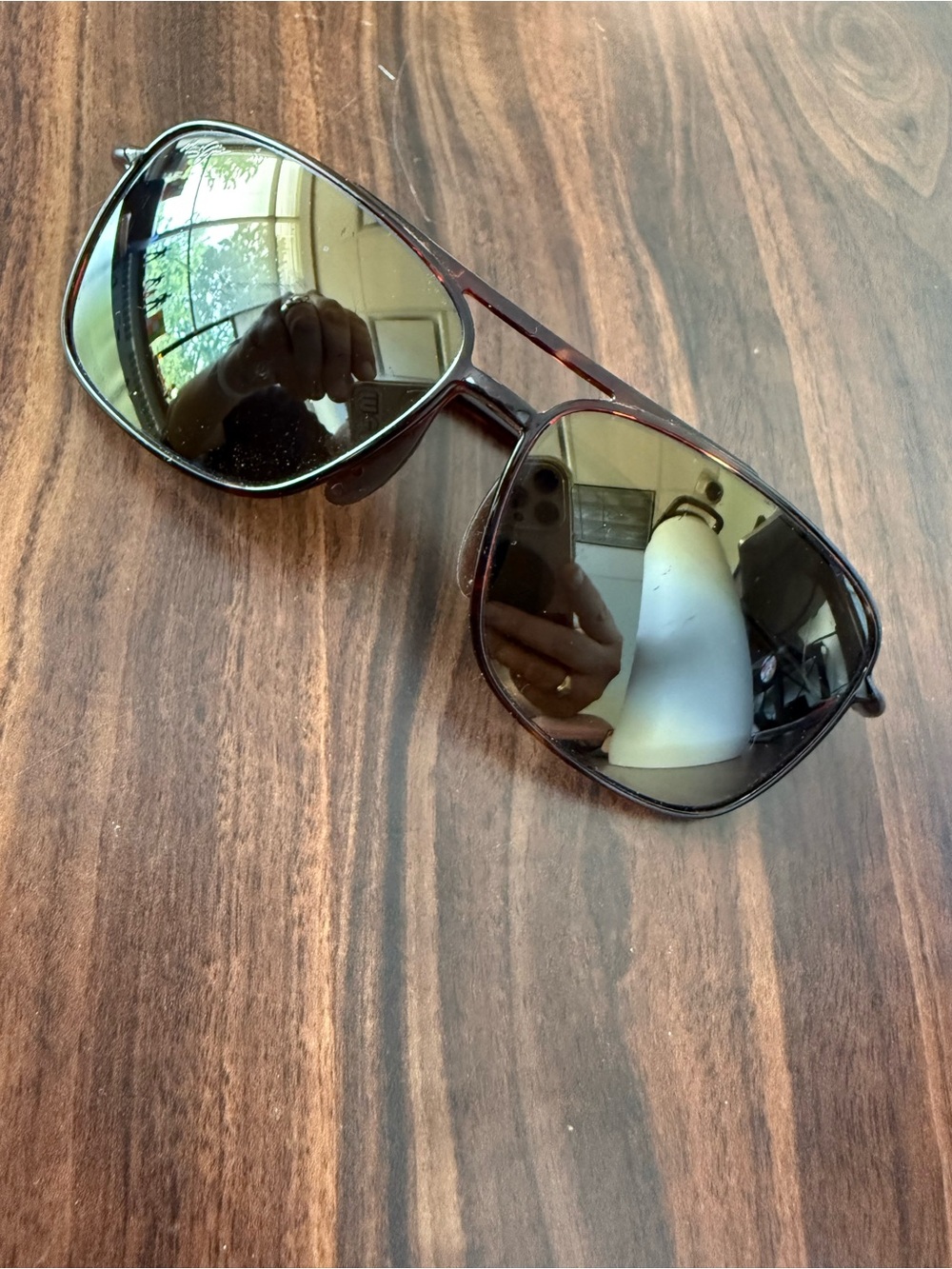 Maui Jim Aviator Sunglasses with Dark Mirrored Lenses